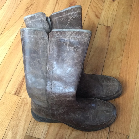 Brown Teva boots - Picture 6 of 8